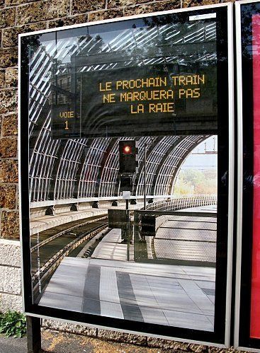 Bescherelle lance une campagne publicitaire originale dans les gares #2