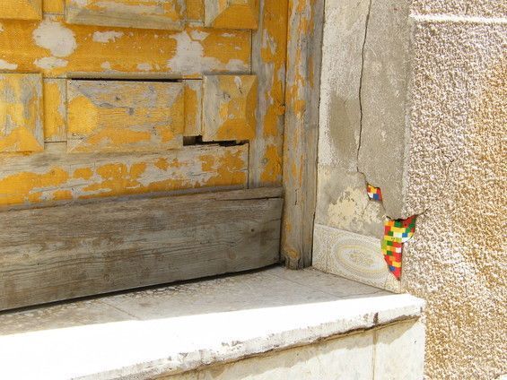 Street Art : Soigner les murs malades avec des Lego #3