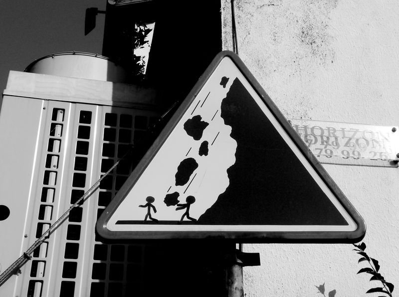 40 détournements Street Art de panneaux de signalisation #34