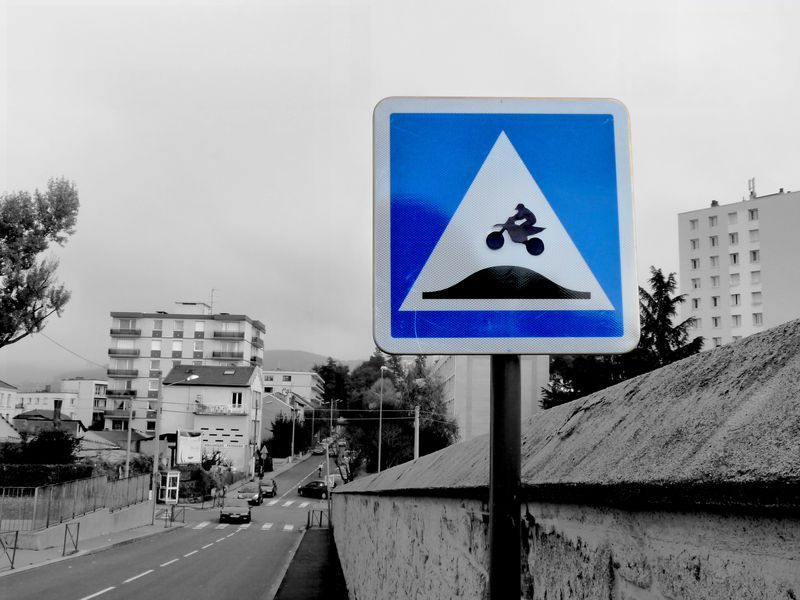 Street Art : 40 détournements de panneaux de signalisation