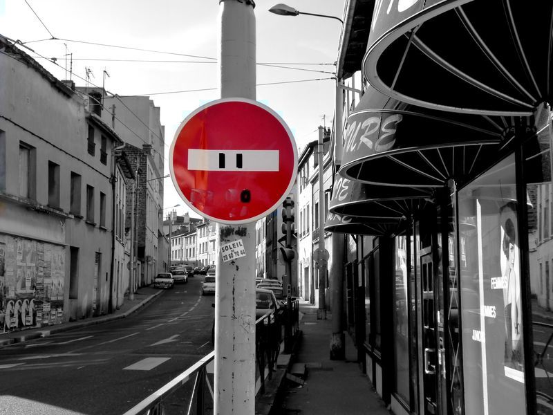 40 détournements Street Art de panneaux de signalisation #44