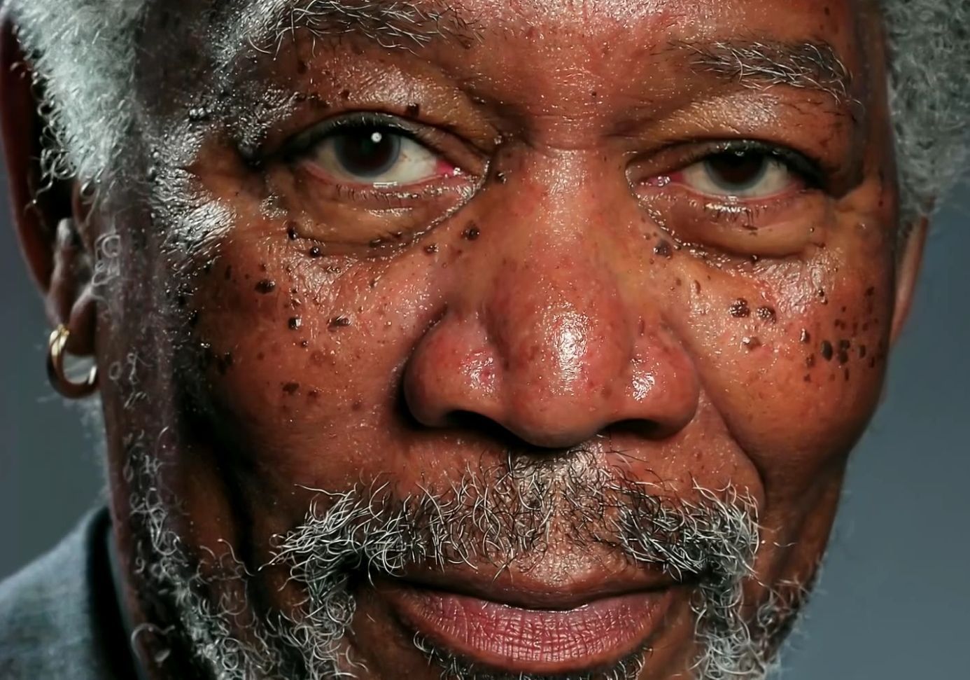Le portrait hyperréaliste de Morgan Freeman fait à l'iPad serait un Fake
