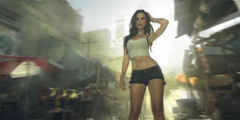 Call of Duty Advanced Warfare : une bande annonce qui tue tout avec Emily Ratajkowski