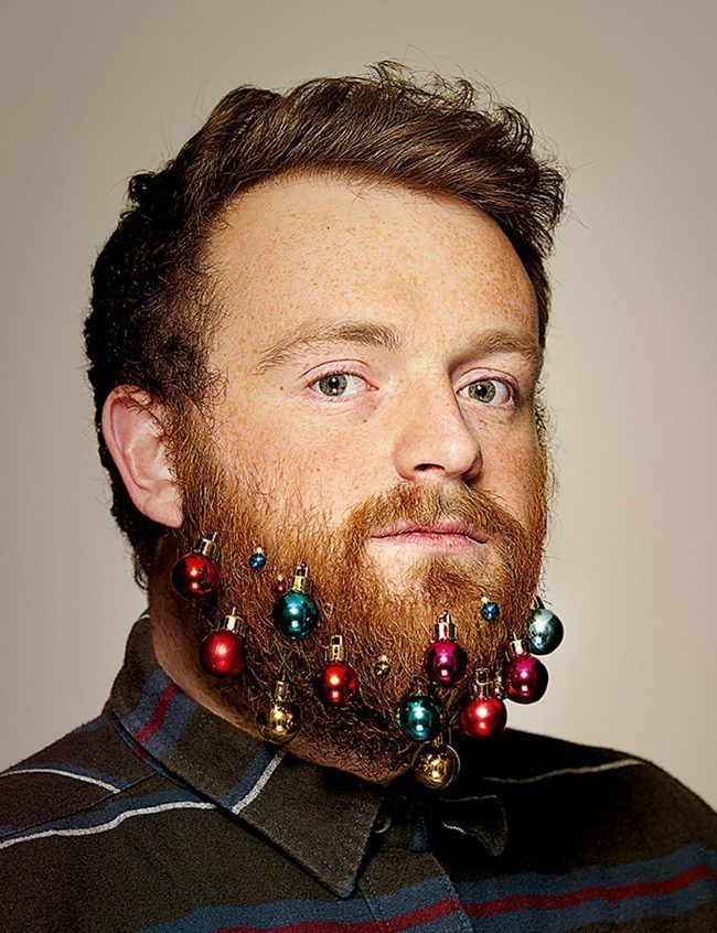 Des mini-boules de Noël pour décorer votre barbe #4