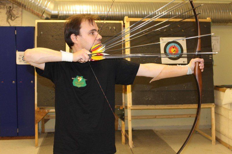 Lars Andersen : plus fort que Legolas, Green Arrow et Hawkeye réunis