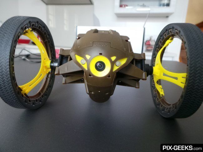 Test Jumping Sumo : un drone qui roule et qui saute #2