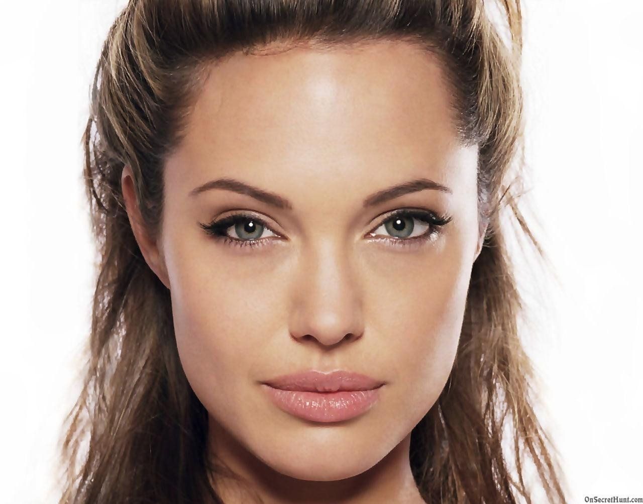 Angelina Jolie sur Captain Marvel?
