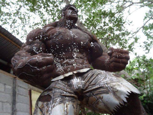 Une sculpture de Hulk grandeur nature toute en ferraille #4