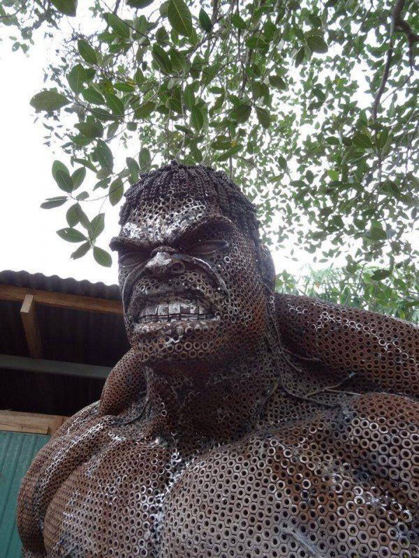 Une sculpture de Hulk grandeur nature toute en ferraille #2
