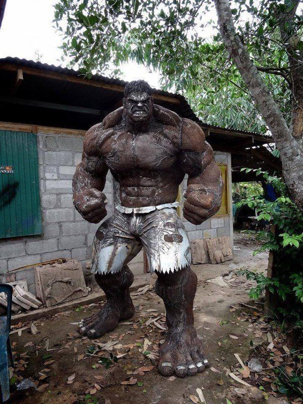 Une sculpture de Hulk grandeur nature toute en ferraille