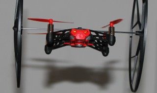 Test Rolling Spider : un drone qui roule sur les murs