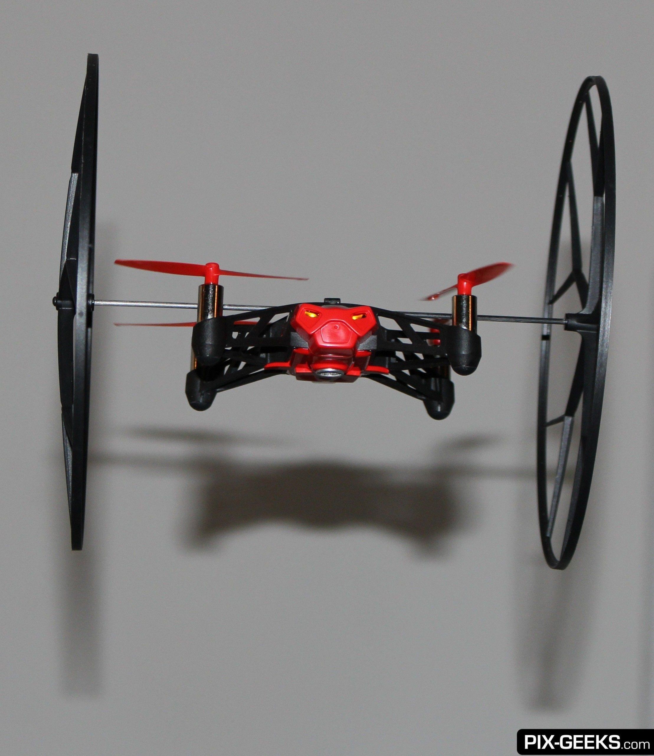 Test Rolling Spider : un drone qui roule sur les murs
