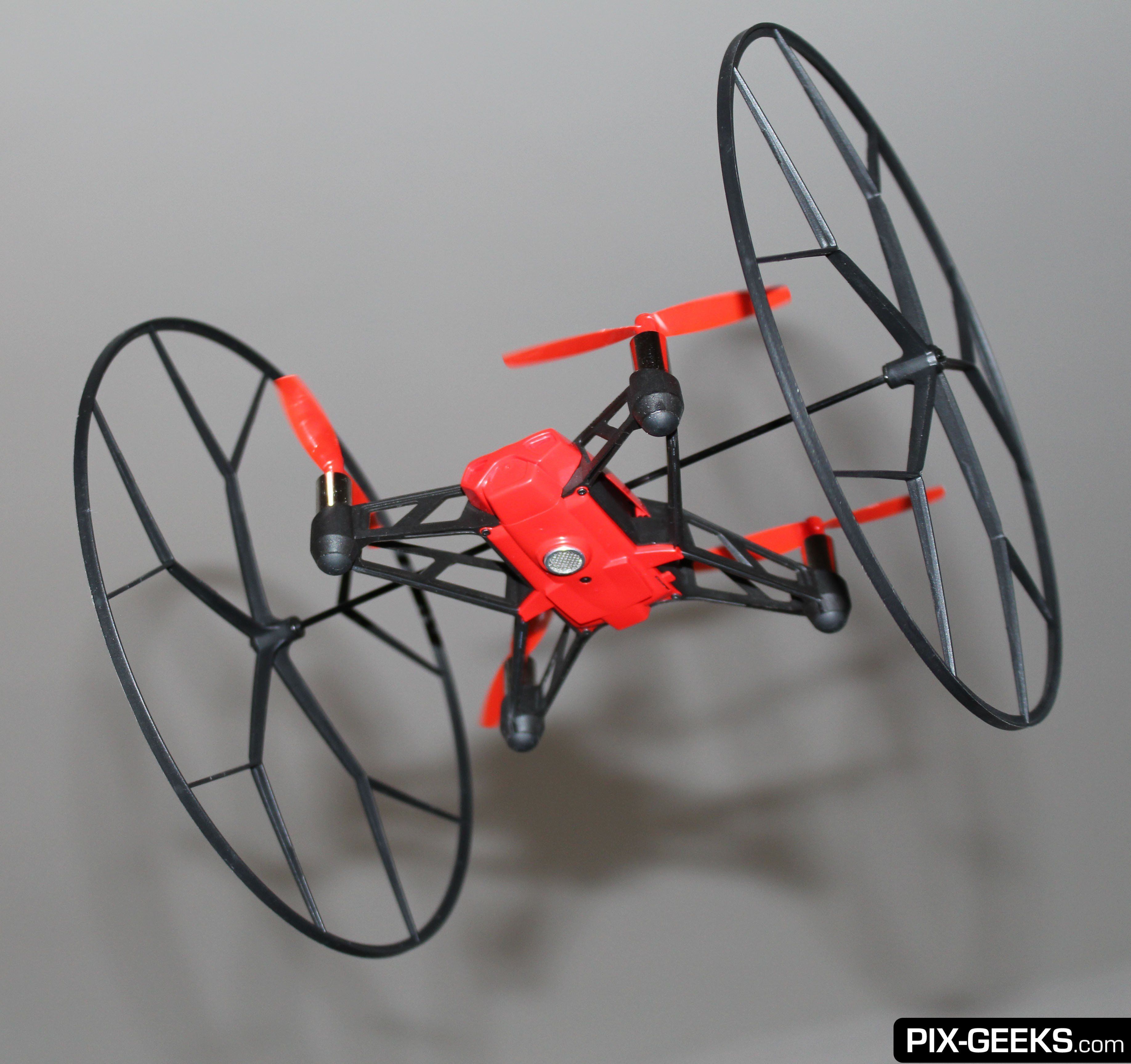 Test Rolling Spider : un drone qui roule sur les murs #7