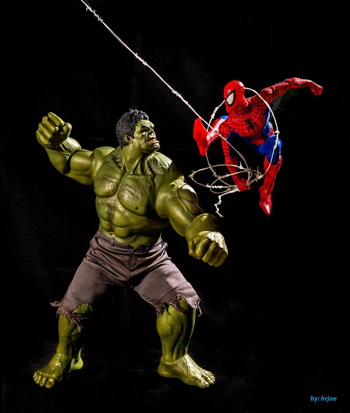 Il met en scène 90 photos de figurines Avengers X-Men Batman et Spider-Man #42