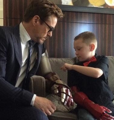 Tony Stark offre un bras bionique à un jeune fan #2