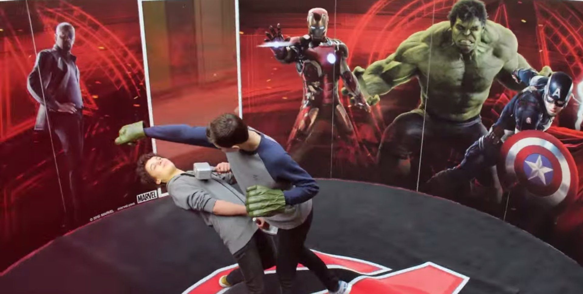 Faites un selfie à 360° avec les Avengers