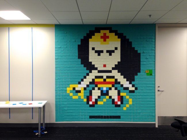 Street Art : Il décore son bureau avec des Super Héros faits de 8.000 POST-IT #12
