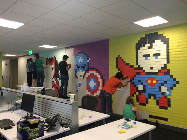 Street Art : Il décore son bureau avec des Super Héros faits de 8.000 POST-IT #14