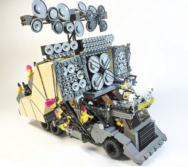 Il recrée les véhicules de Mad Max Fury Road en LEGO #8