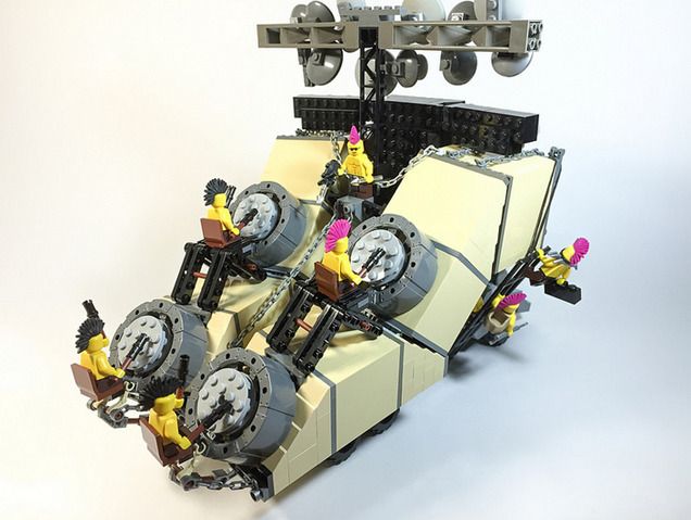 Il recrée les véhicules de Mad Max Fury Road en LEGO #9