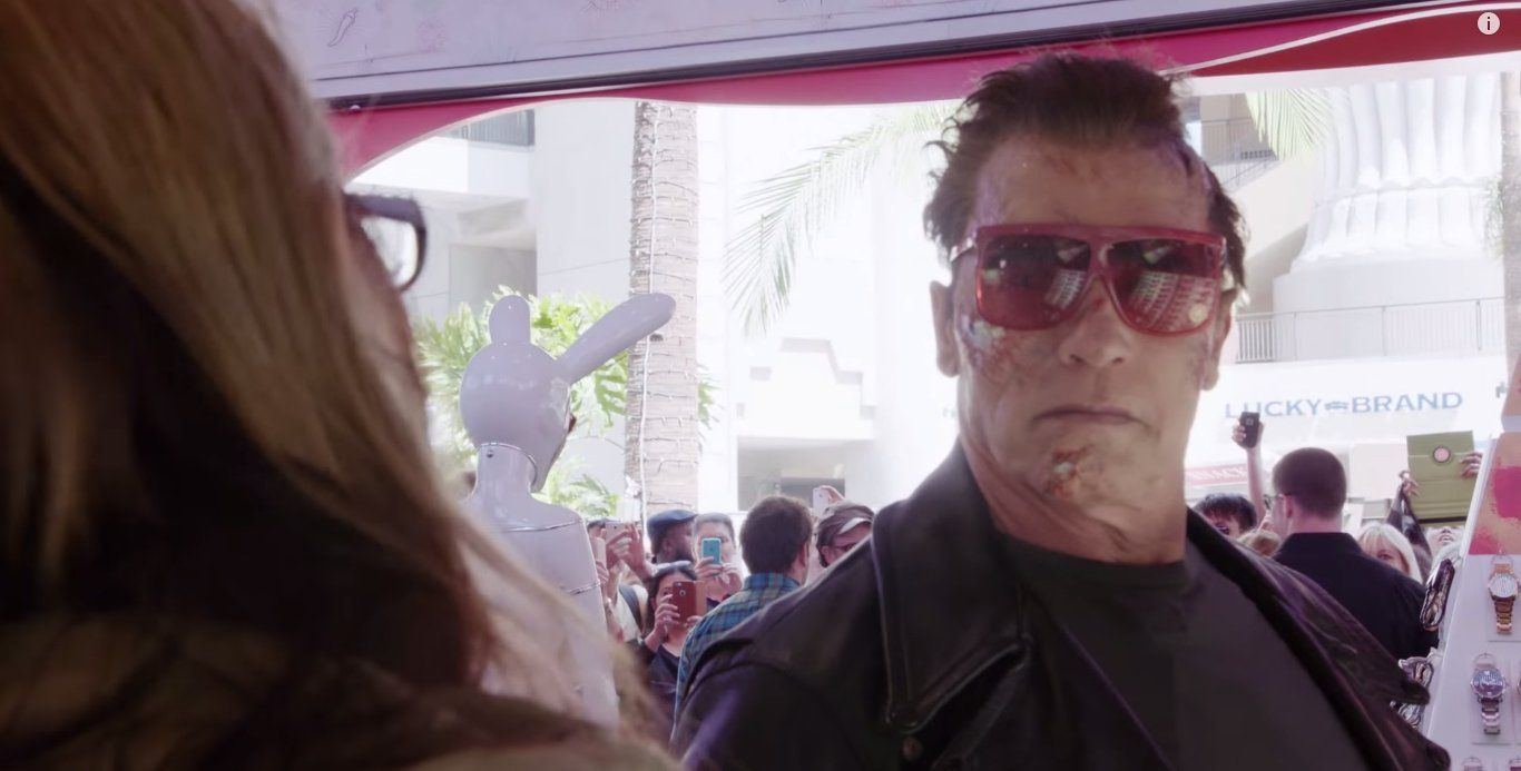 Arnold Schwarzenegger piège les fans en Terminator pour la 