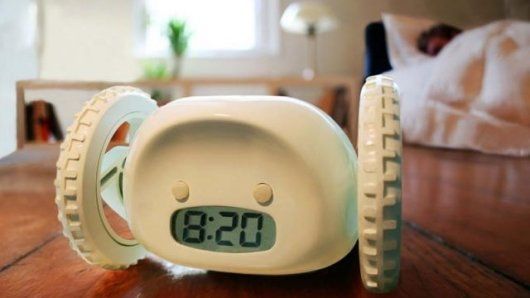 Clocky : le robot réveil qui s'enfuit en sonnant pour vous tirer du lit #3