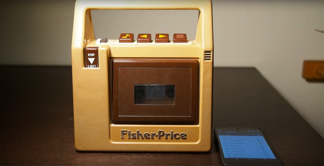 Il transforme un vieux lecteur de cassettes Fisher Price en enceinte bluetooth