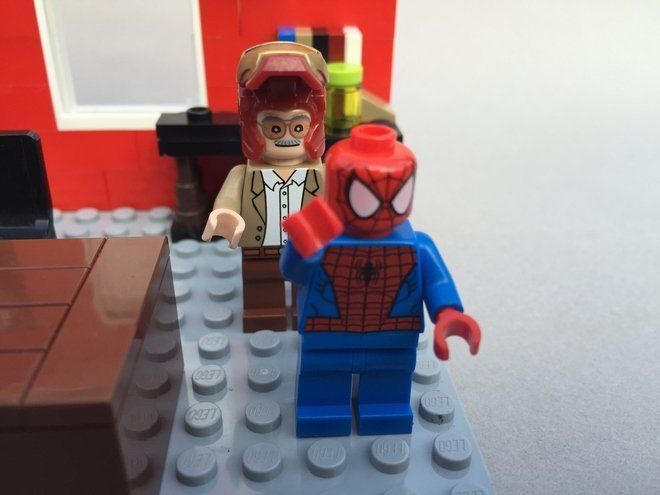 Stan Lee en LEGO avec un buste et un set #11