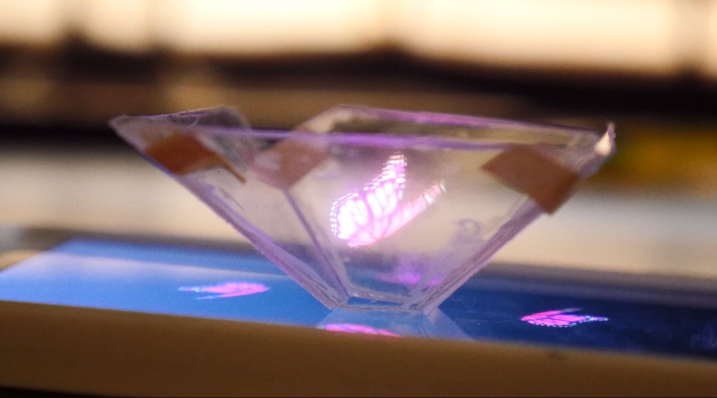 Transformez votre Smartphone en projecteur holographique