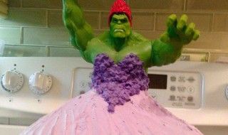 Lorsque deux jumelles veulent une Princesse Hulk pour leur gâteau d'anniversaire