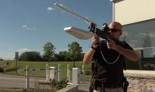 Un fusil anti-drones qui tire des ondes radios