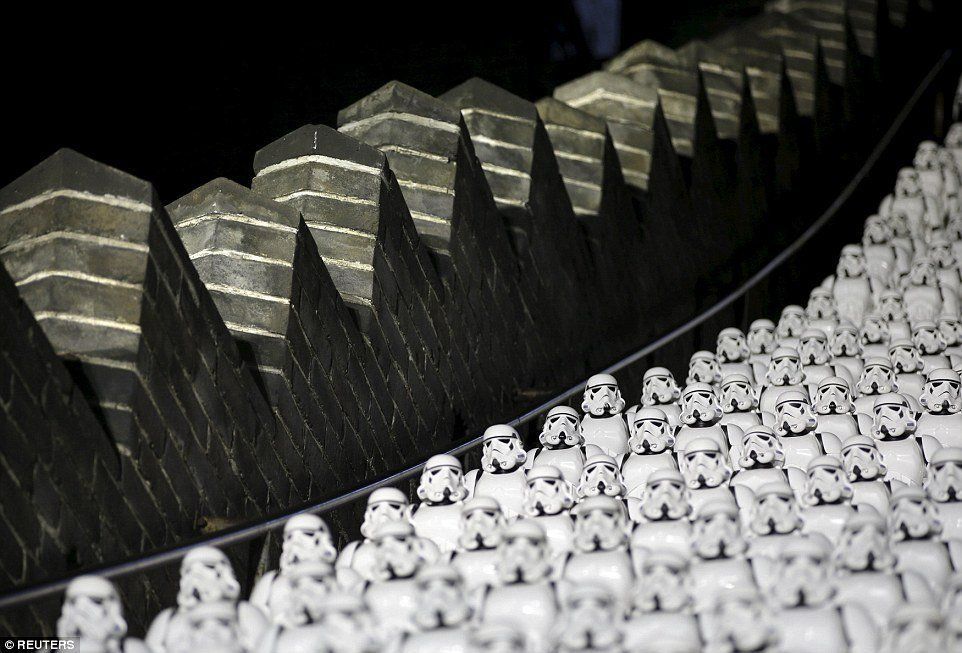 500 Stormtroopers sur la Muraille de Chine pour la promotion de Star Wars Episode VII #4