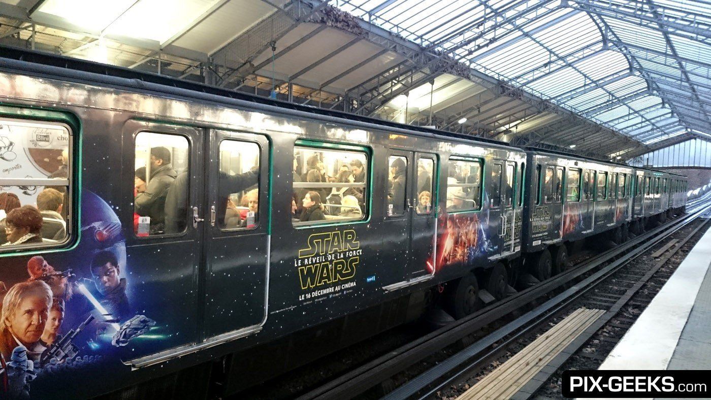 Star Wars Episode VII dans le Metro à Paris