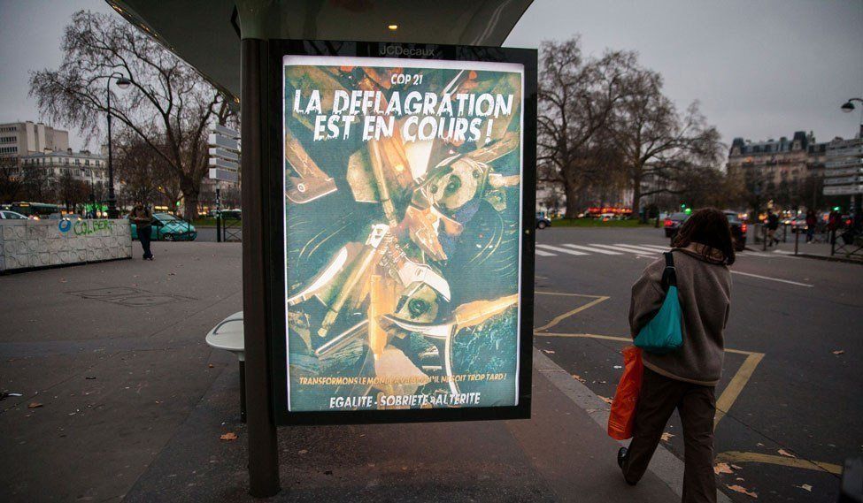 Brandalism détourne 600 panneaux publicitaires pour protester contre la COP21 #11