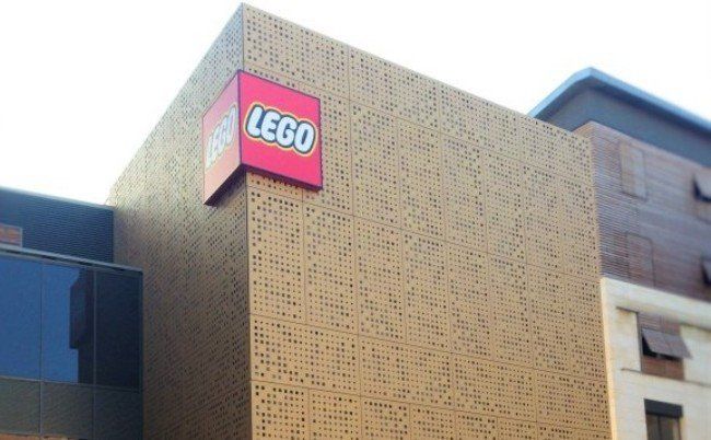 LEGO Store de Bordeaux : un véritable petit musée avec distributeur automatique de LEGO