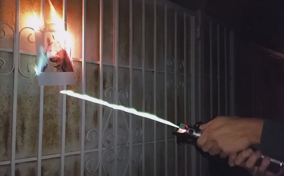 Star Wars : ce fan a construit un VRAI sabre laser qui fonctionne #3