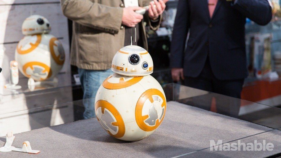 Star Wars : ce jouet BB-8 répond quand on l'appelle (sans smartphone) et vous suit partout