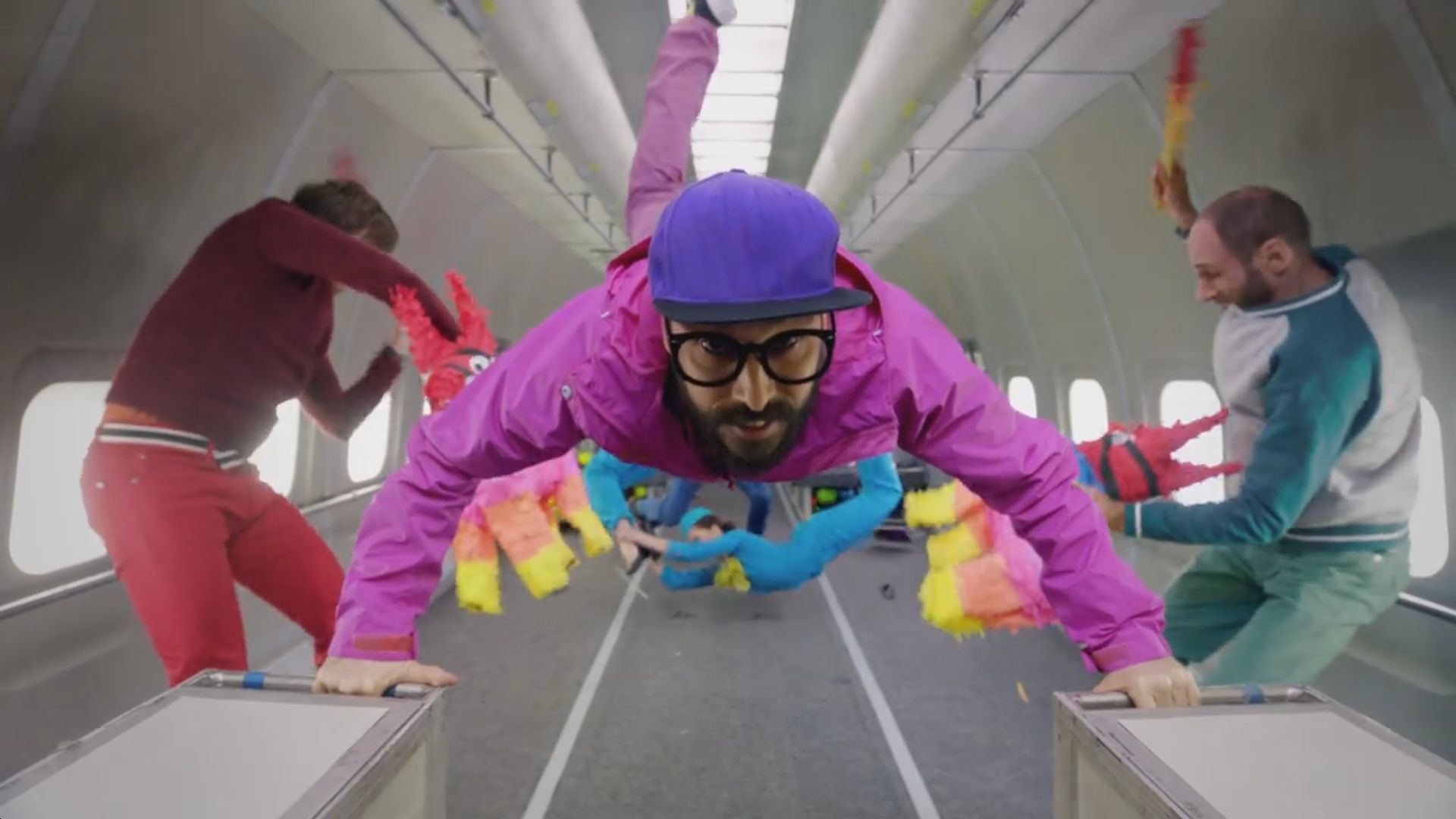 OK GO nous offre un clip complètement fou en apesanteur