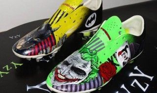 Le footballeur Yohan Mollo va jouer avec des Nike à l'effigie du Batman et du Joker