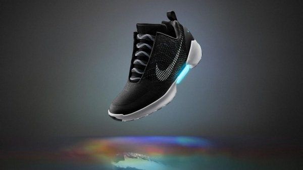 Nike HyperAdapt : les chaussures à laçage automatique arrivent enfin