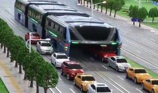 Transit Elevated Bus : un monstre urbain qui enjambe tout sur son passage