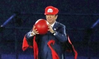 Clôture des JO : le premier ministre japonais apparaît sur scène déguisé en Mario
