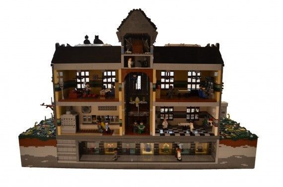 LEGO Batman : un fan crée l'Asile d'Arkham en 18000 briques #2
