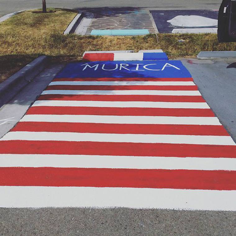 Aux Etats-Unis, les étudiants peignent leur place de parking #17