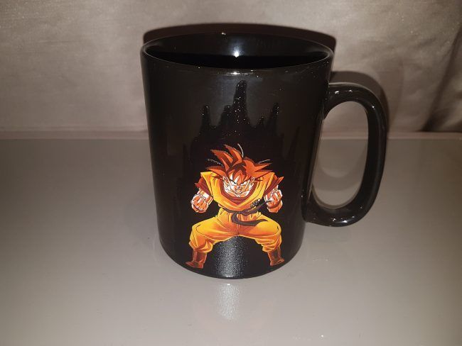 Ce mug Dragon Ball Z transforme Sangoku en Super Guerrier quand votre café est chaud #3