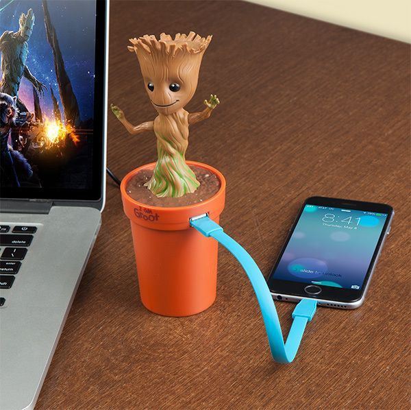 Ce bébé Groot danse en rechargeant votre smartphone #2