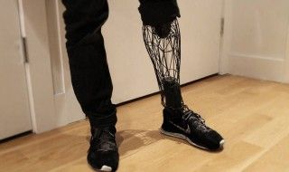 Exo Prosthetic Leg : la première prothèse en titane imprimée en 3D