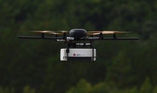 La Poste a livré son premier colis par drone dans le Var