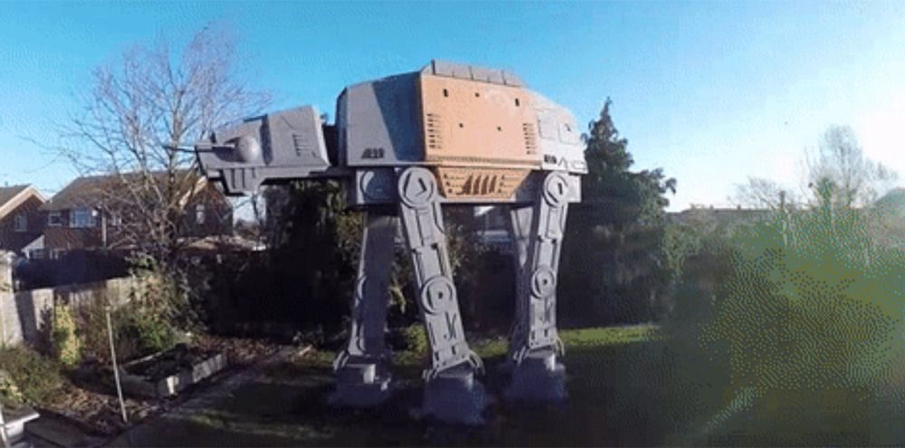 Star Wars : un fan a créé un AT-ACT géant dans son jardin #3