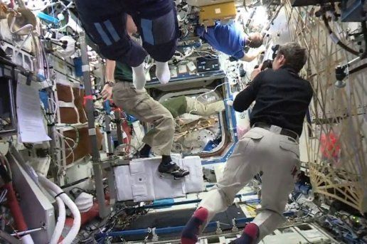 Mannequin Challenge : la belle performance des astronautes de l'ISS #2